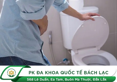 Cảnh báo tình trạng tiểu ra máu cục ở nam giới